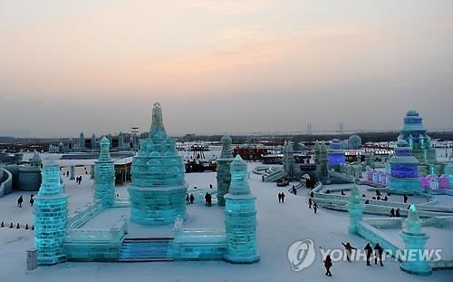 "눈·얼음 속에 '金山銀山'" 中 하얼빈 국제 빙등제 개막 - 1