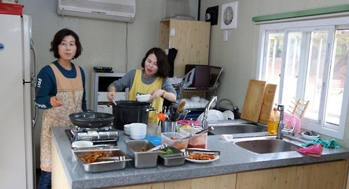 '밥당번' 봉사하는 세월호 가족