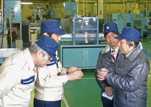 기술유출 방지 지도 나선 전 경제산업상