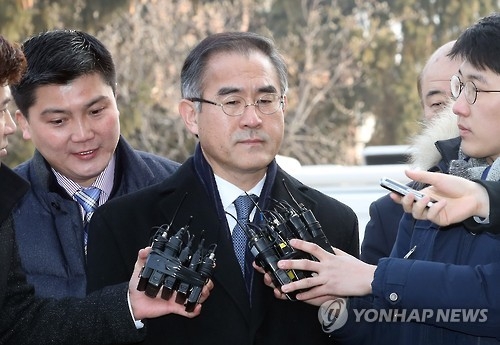 김상률, '묵묵부답'