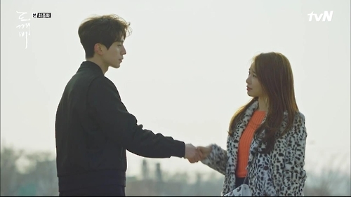 "다음 생에 다시 만나요"…김은숙의 환생판타지 '도깨비' - 7