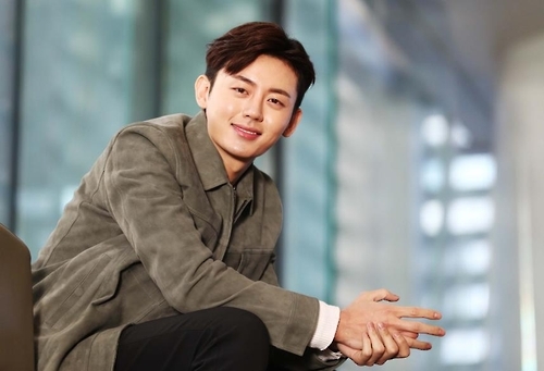 '푸른바다' 이지훈 "선배 이지훈처럼 뮤지컬도 해보고파" - 1