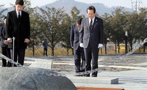 정의장, 고 노무현 대통령 묘소 참배