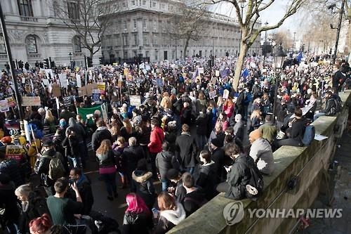 트럼프의 反이민에 반대하는 런던 집회