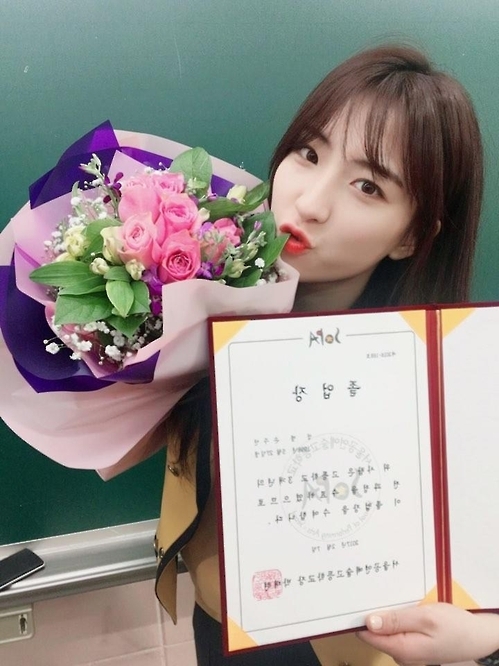 "고교 졸업했어요" 우주소녀의 은서