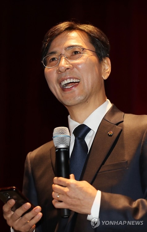 '목포의 눈물' 부르는 안희정