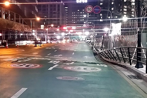 일산 땅꺼짐으로 휜 펜스