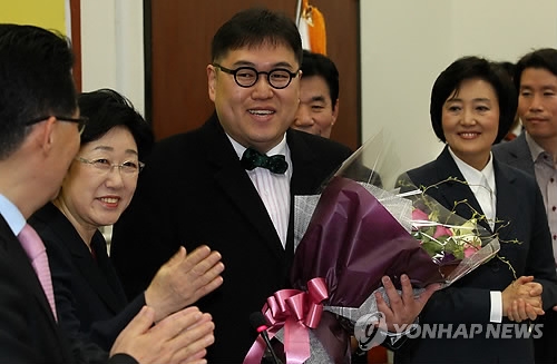 '나꼼수' 김용민, 한국당에 입당…與 "제명처리 예정"(종합) - 1