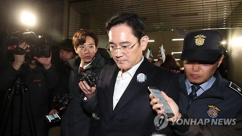 FT "이재용 구속은 韓·삼성에 더 강해질 기회" - 1