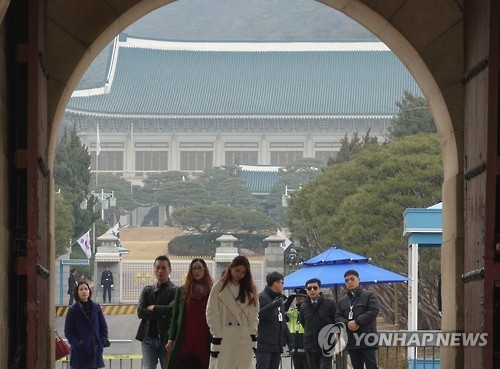 박 前대통령 청와대 출발…4년여만에 삼성동 사저로 - 1