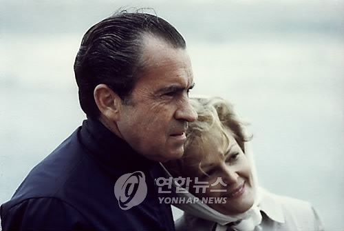리처드 닉슨 전 미국 대통령과 부인 팻 닉슨