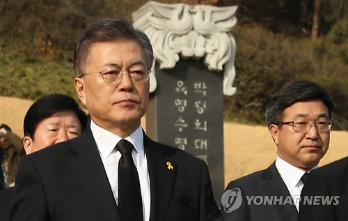 文, 이승만·박정희 묘역 참배…본선 첫 행보는 '통합'(종합) - 1