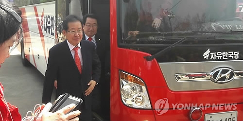 홍준표, 도지사 신분에 대권행보 '어정쩡'…언행도 '조심' - 2