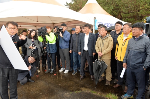 제주오라관광단지 현장 방문한 의원들