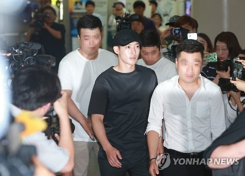 음주 운전 중 깜빡 잠든 김현중, 기소의견 검찰 송치 - 1