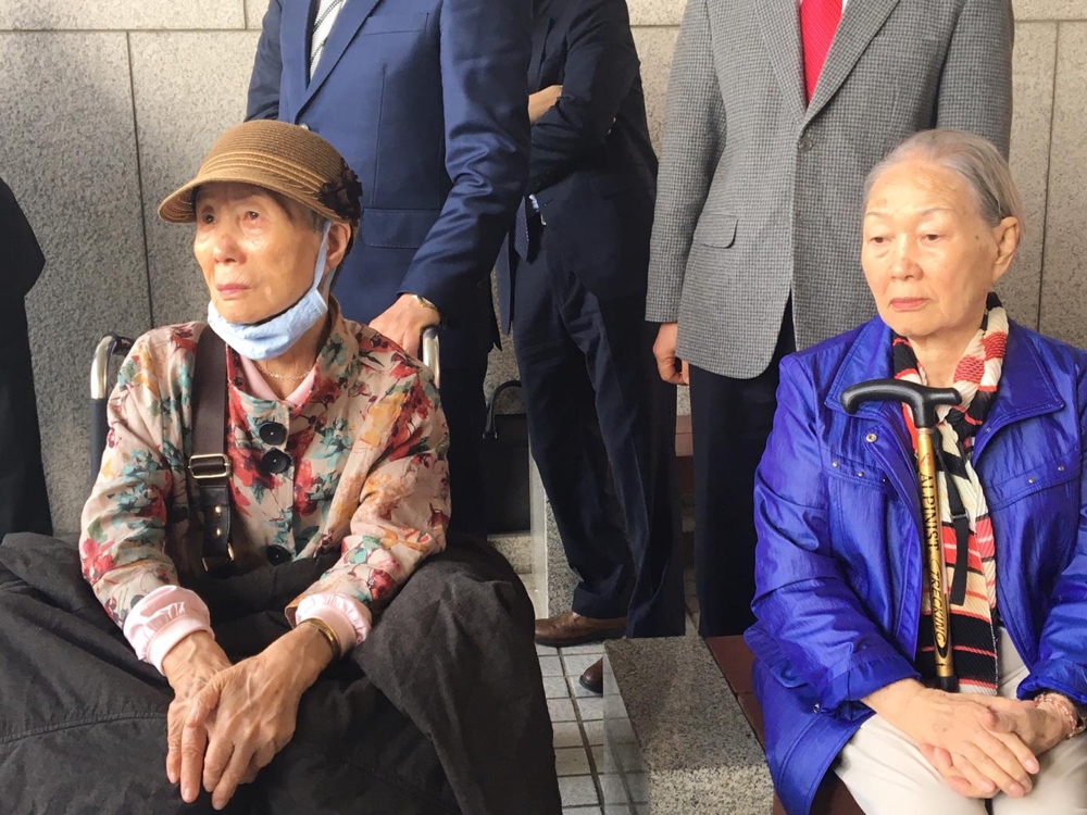 근로정신대 2차 소송 당사자 김재림(오른쪽), 심선애 할머니