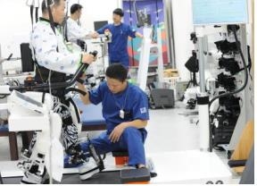 국립교통재활병원 보행재활로봇(국토교통부 제공=연합뉴스)