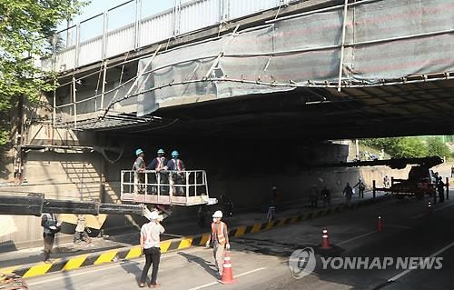 다리 보수작업