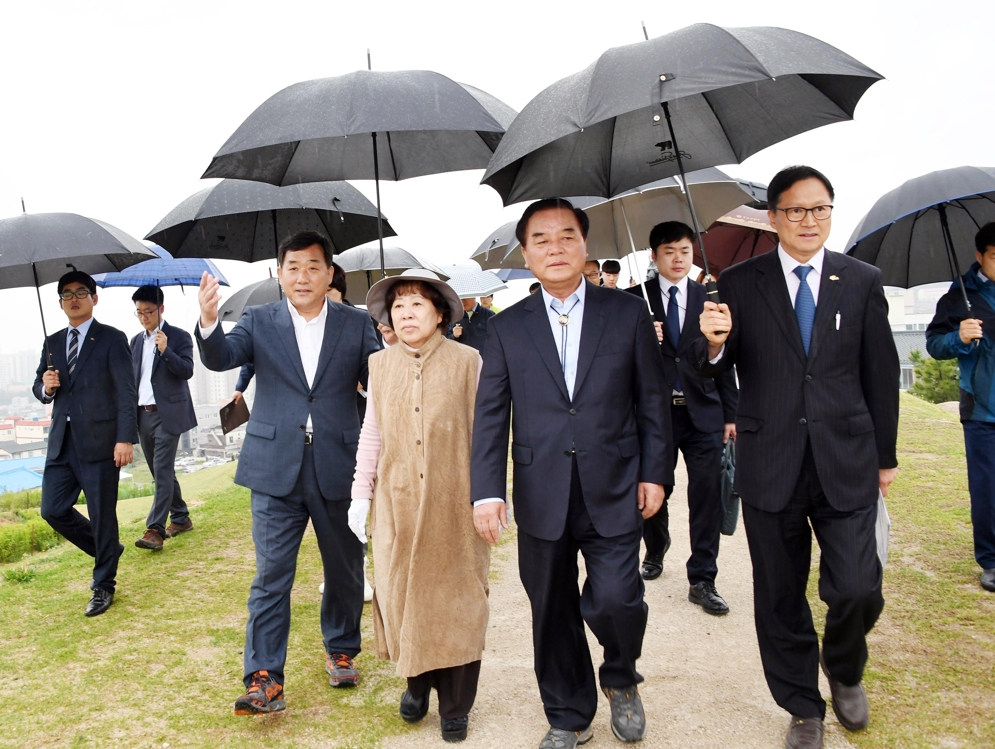 울산 병영성 찾은 나선화 문화재청장
