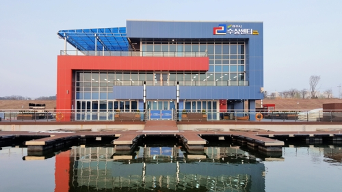 남한강에 떠있는 '여주시수상센터 오픈
