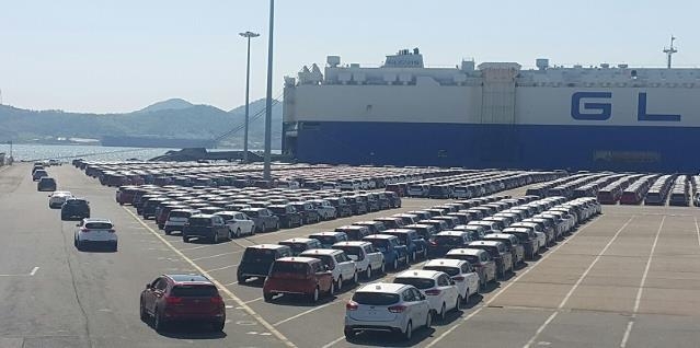 목포 신항 수출자동차 선적 광경