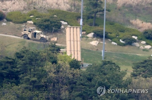 성주 골프장에 배치된 사드 발사대