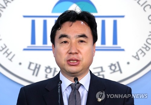 文측, 이용주 고발…"文 아들 채용특혜 허위사실 퍼뜨려" - 1