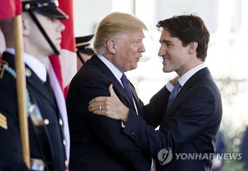 도널드 트럼프 미국 대통령(좌)과 쥐스탱 트리도 캐나다 총리