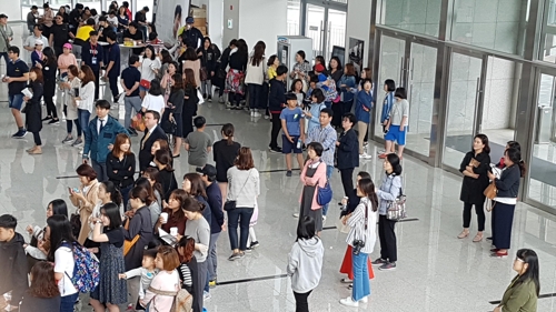 조성진 '스쿨콘서트' 기다리는 통영 학생들.