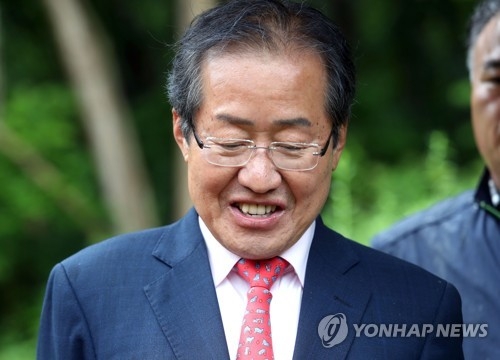 홍준표 "출구조사 사실이면 무너진 당 재건한 데 만족" - 1