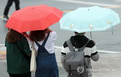 충북 흐리다가 빗방울…예상강수량 5∼10㎜ - 1
