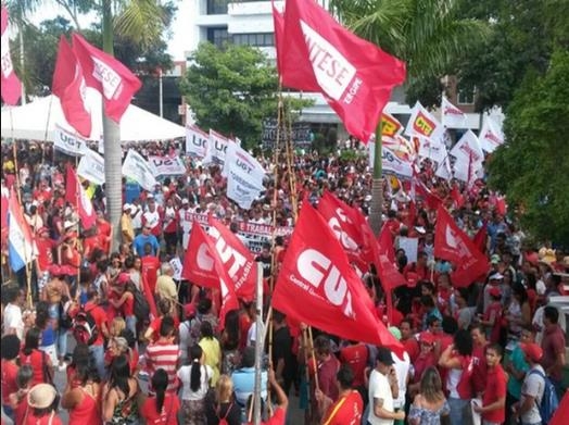 연금·노동 개혁 반대 시위에 나선 노동계