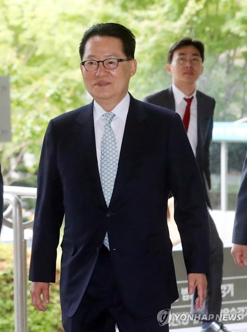 박지원 "文대통령 너무 잘한다, 文태풍 오래 가길" - 1