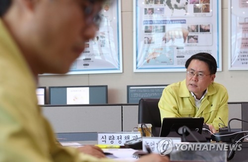 회의 주재하는 김재수 장관