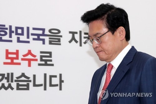 정우택, 靑입장표명에 "5대비리 있어도 임명하겠단 독선적 발언" - 1