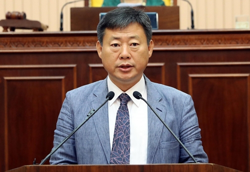 병역명문가 예우·지원 조례 설명하는 신동화 시의원.