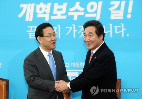 한국당 '강경투쟁', 바른정당 '협치참여'…엇갈린 대여행보 - 2