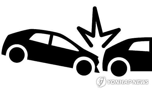 중부내륙고속도로서 승용차 5대 추돌…1시간 정체 - 1