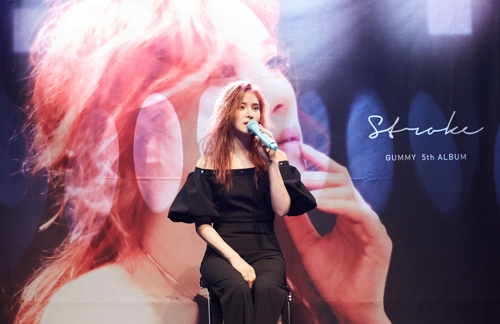 거미 "15년차 가수 책임감…발라드·이별노래에 안주 안 해" - 2