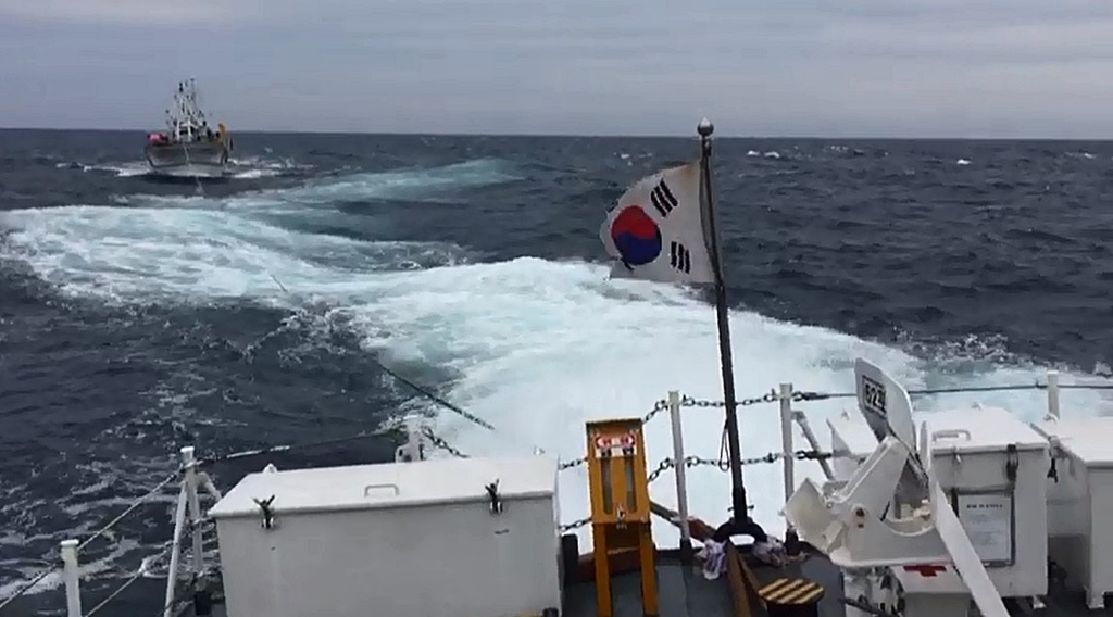 속초해경, 기관고장 표류 채낚기 어선 구조 - 1