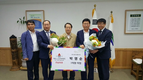 전남 56호 아너소사이어티 회원으로 가입한 박영순 소린 대표이사(왼쪽 두번째).