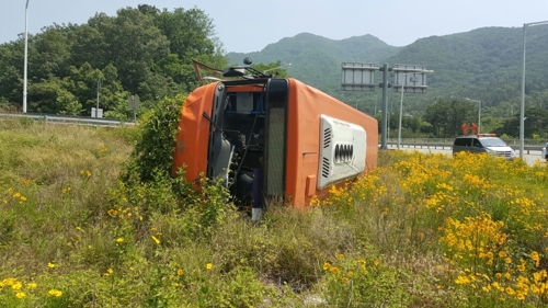 넘어진 버스