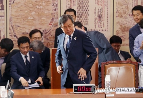 도종환 "청문회에서 충실히 답하겠다…준비는 잘 못 해" - 1