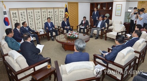 충남시군의회의장협의회 도의회 항의 방문