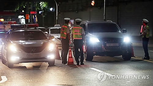 음주 운전 무마 대가 뇌물 받은 경찰관 집유 - 1