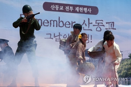 6·25 당시 광주의 관문 산동교에서 벌어진 전투 재현.