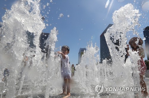 청주·증평 폭염주의보 계속…낮 최고 33도 - 1