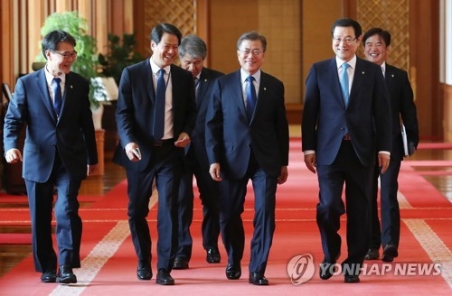 일자리위원회, 발걸음 가벼운 문 대통령