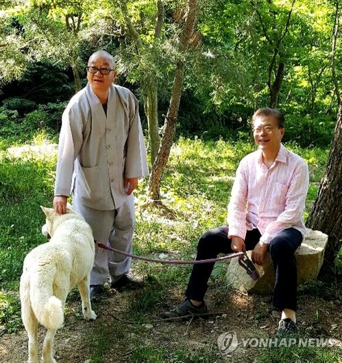 양산 통방사 찾은 문 대통령