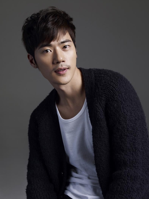 김강우